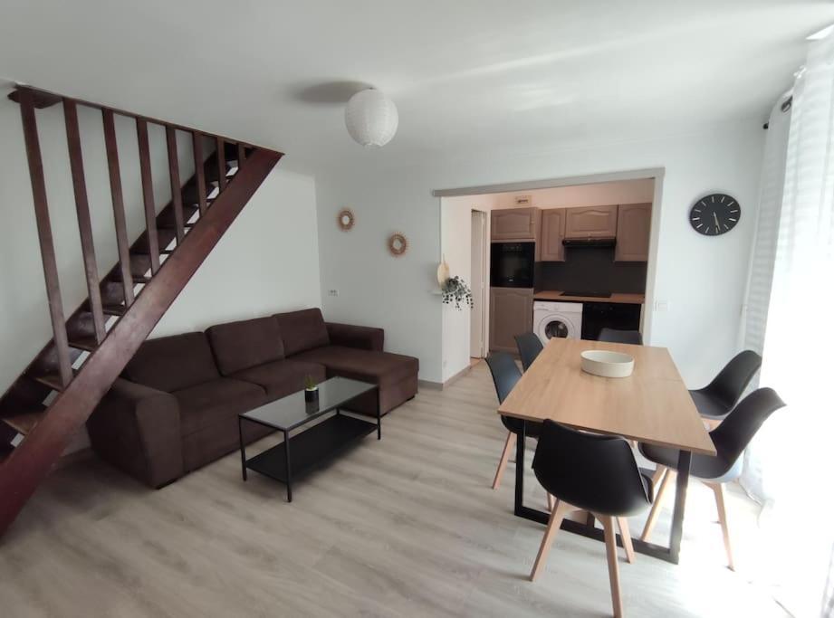 شقة Duplex Cosy غونيس المظهر الخارجي الصورة